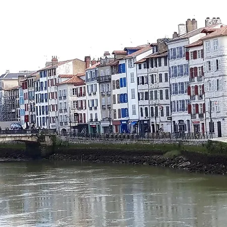 Confortable T3 Sur Balcon A 5 Mn Du Centre