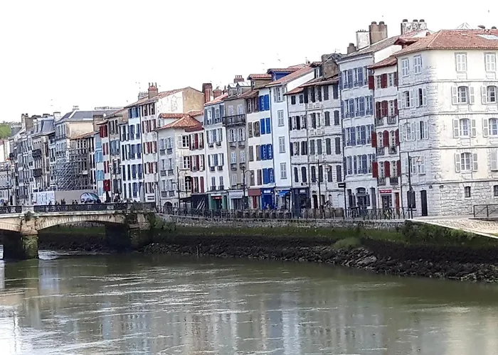 Confortable T3 Sur Balcon A 5 Mn Du Centre